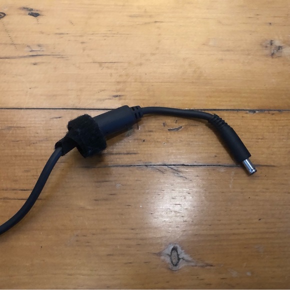Dell 65W Adaptor - Picture 4 of 5
